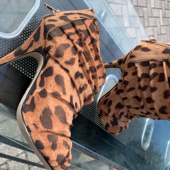 Cheetah Booties - Picture 2 of 2